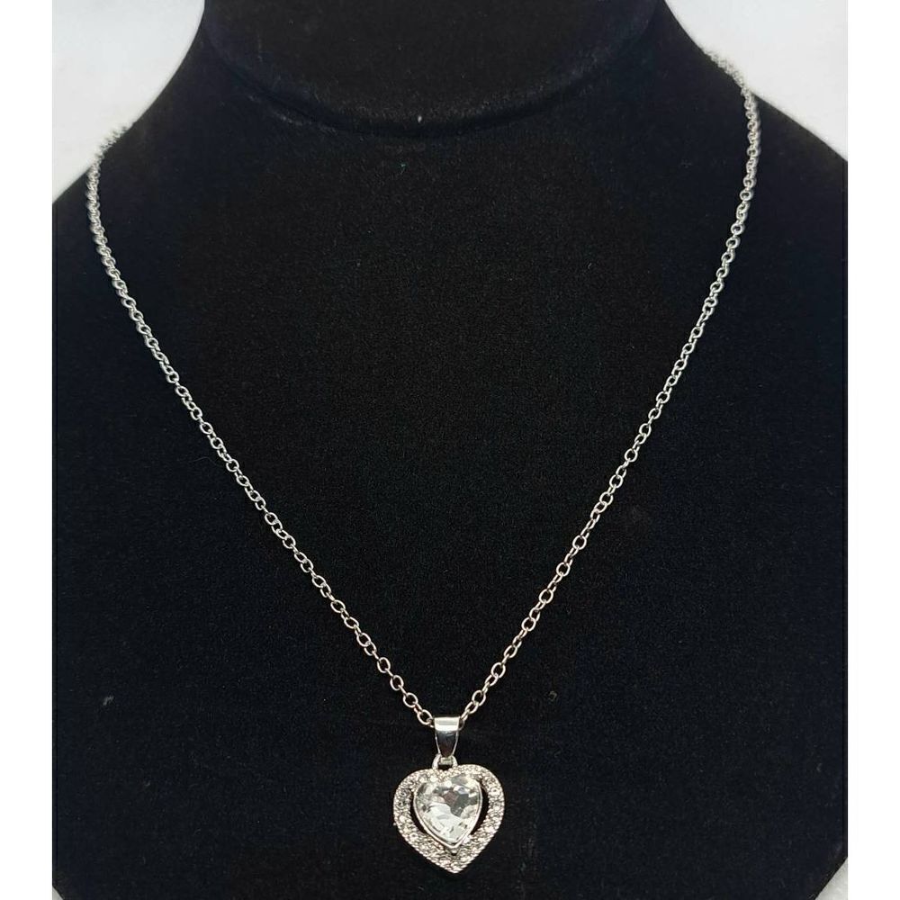 NWOT Heart necklace